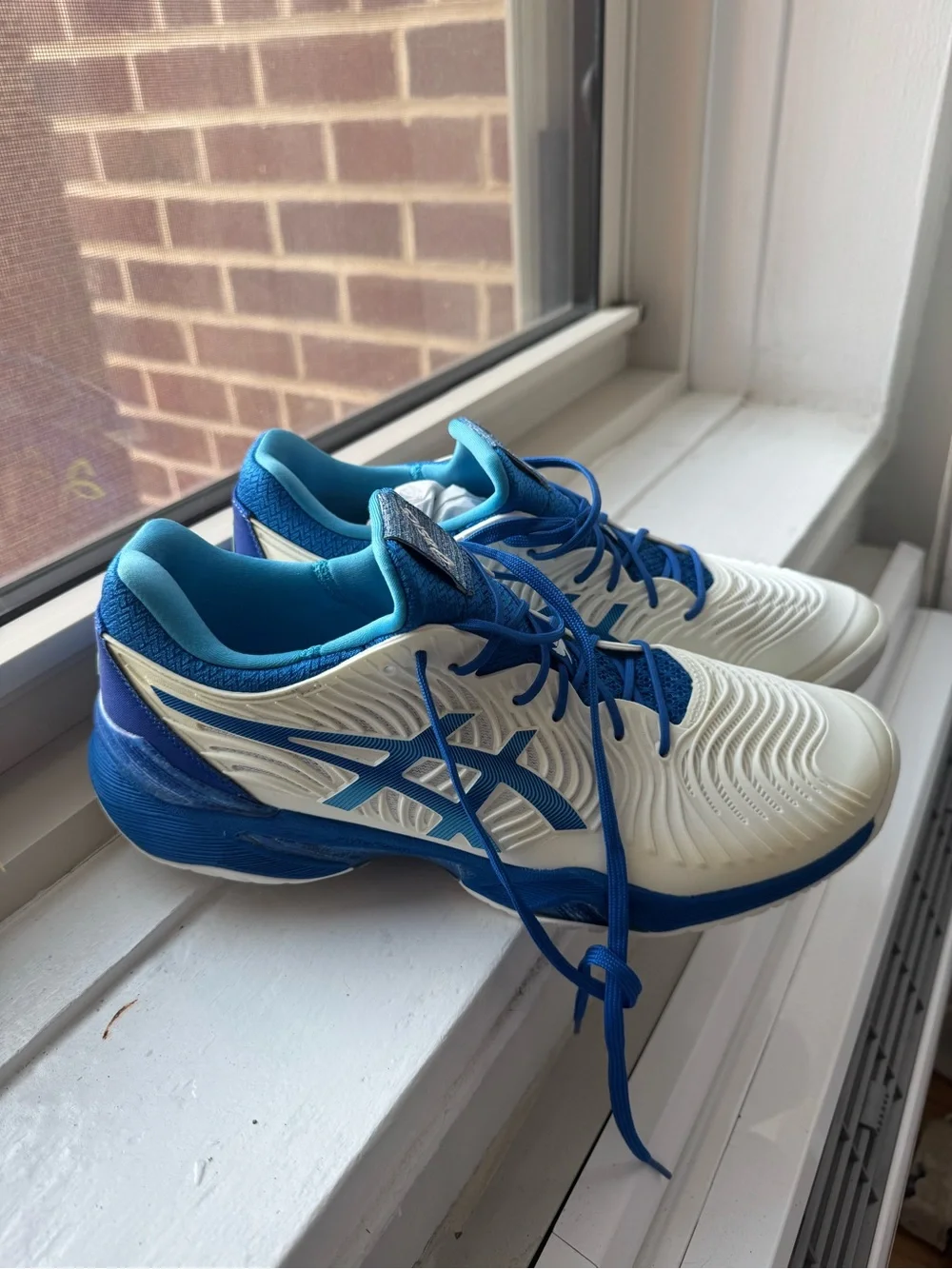 ASICS Men’s White and Blue Lace-Up Athletic Sneakers (Never Worn)